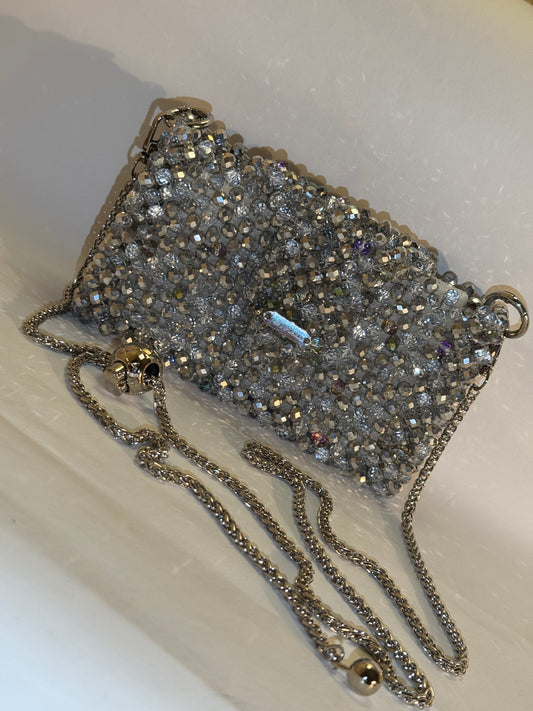 Bolso de Cuentas de Cristal plateadas  – Elegancia Artesanal con Brillo Único ✨