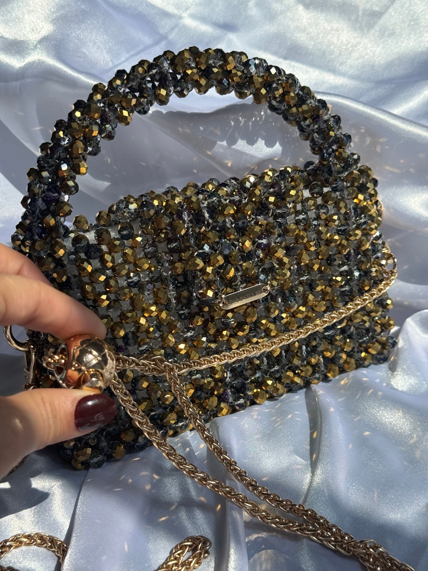 Bolso de Cuentas de Cristal Dorado – Elegancia Artesanal con Brillo Único ✨