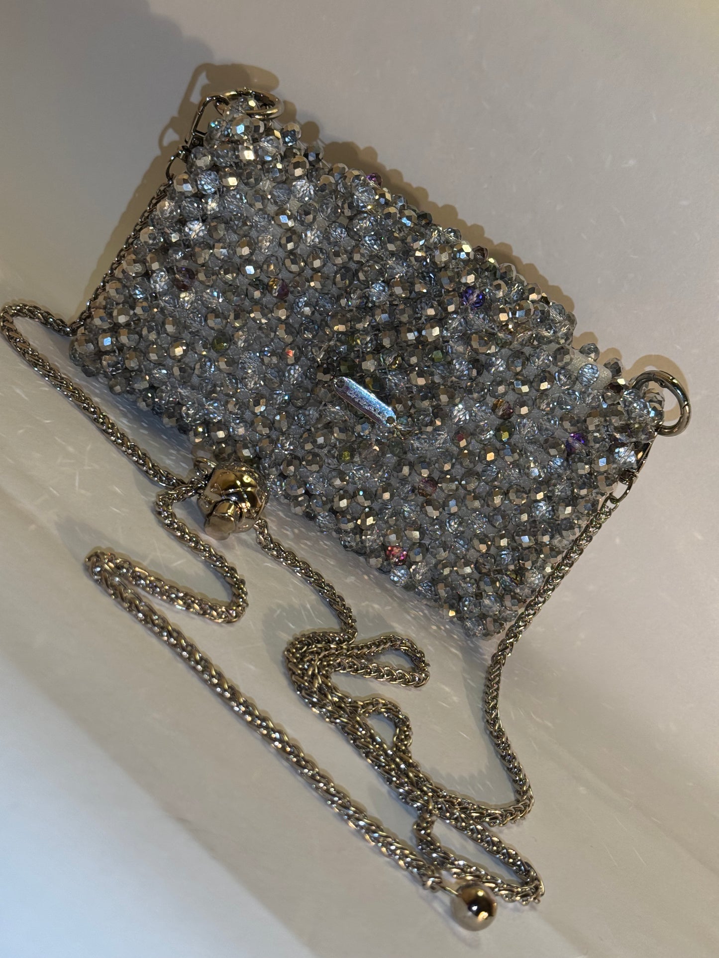 Bolso de Cuentas de Cristal plateadas  – Elegancia Artesanal con Brillo Único ✨