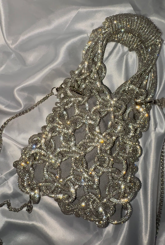 Bolso fabricado a mano en cuerda de cristal.
