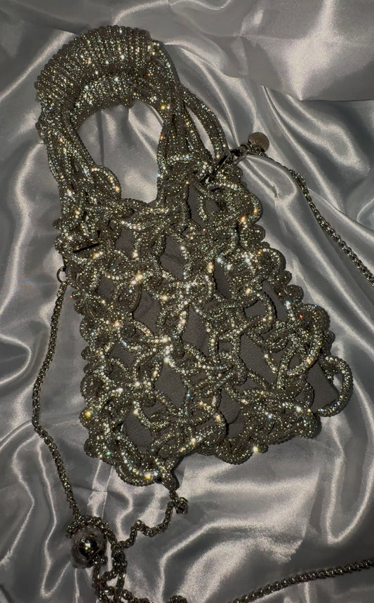 Bolso fabricado a mano en cuerda de cristal.