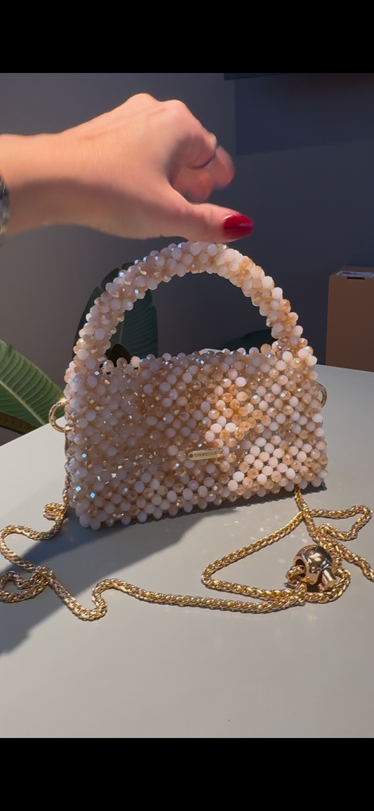 Bolso de cristales fabricado a mano beige.