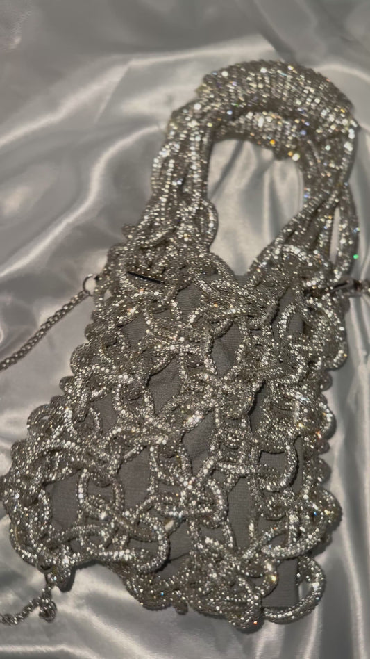 Bolso fabricado a mano en cuerda de cristal.